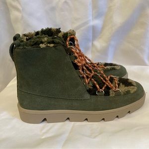 NWOT Bernardo genuine leather water resistant boots size 6